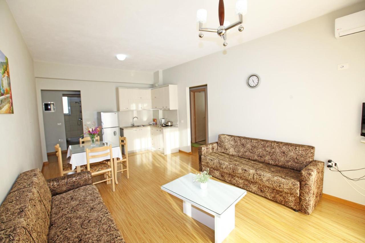 Teo Apartaments Sarande Bagian luar foto