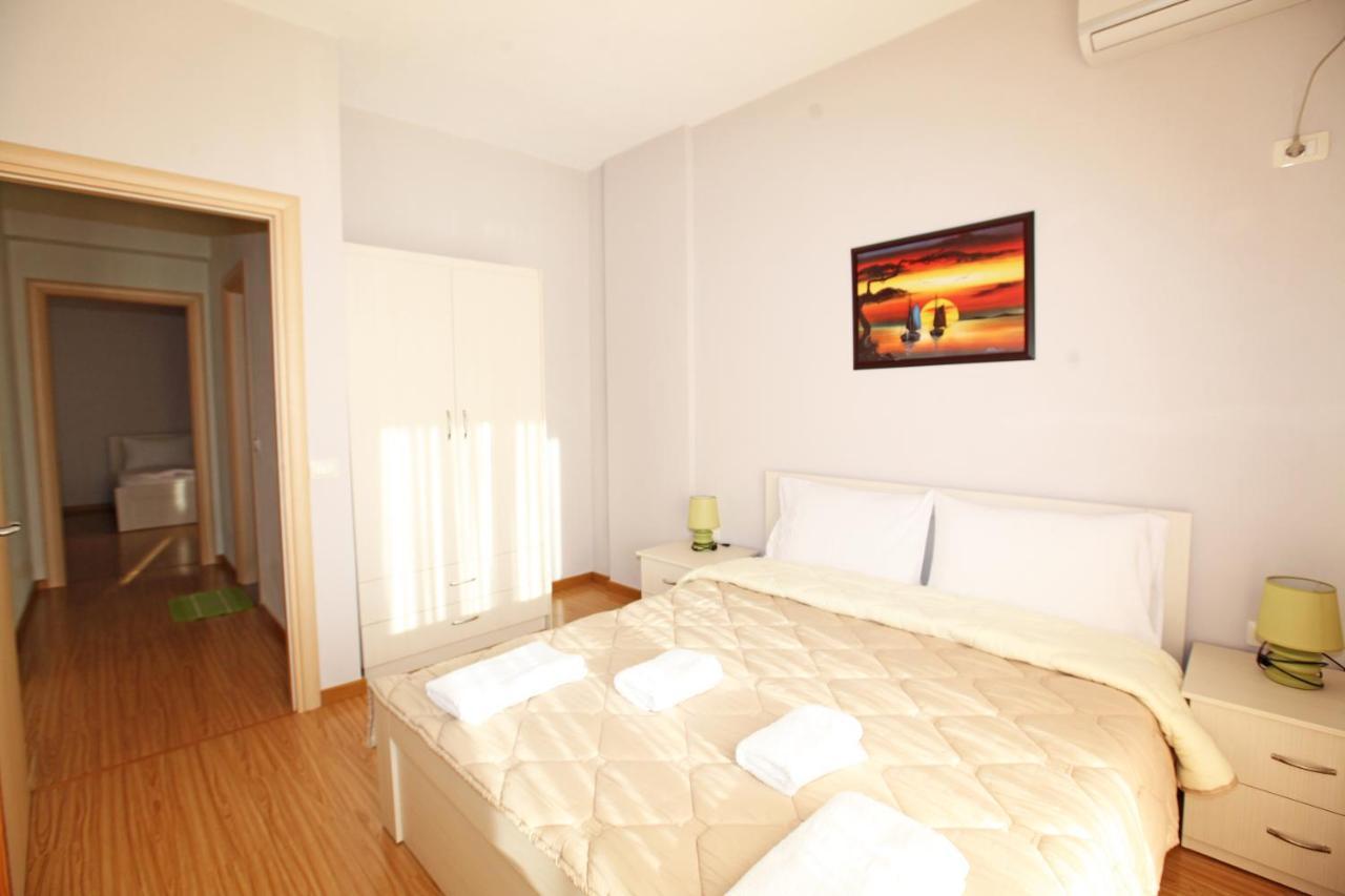 Teo Apartaments Sarande Bagian luar foto