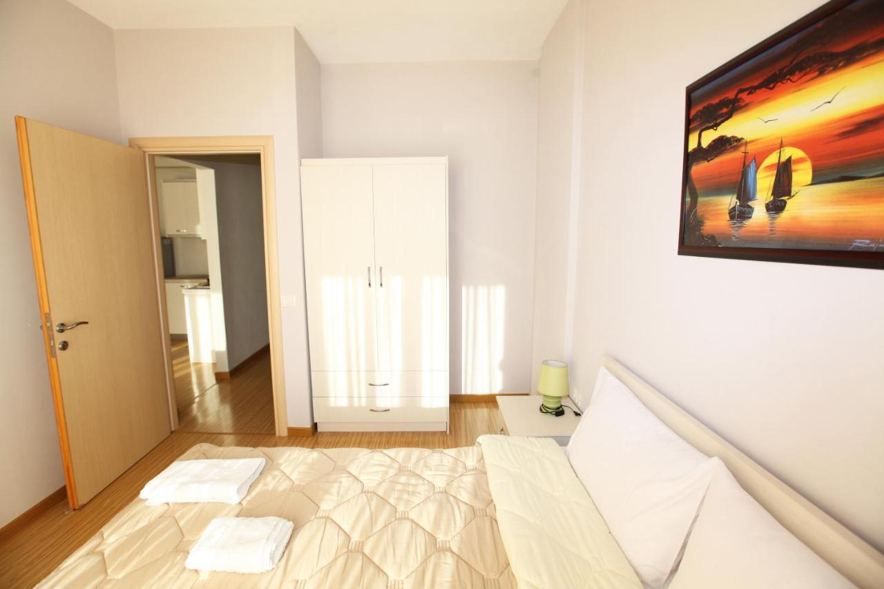 Teo Apartaments Sarande Bagian luar foto