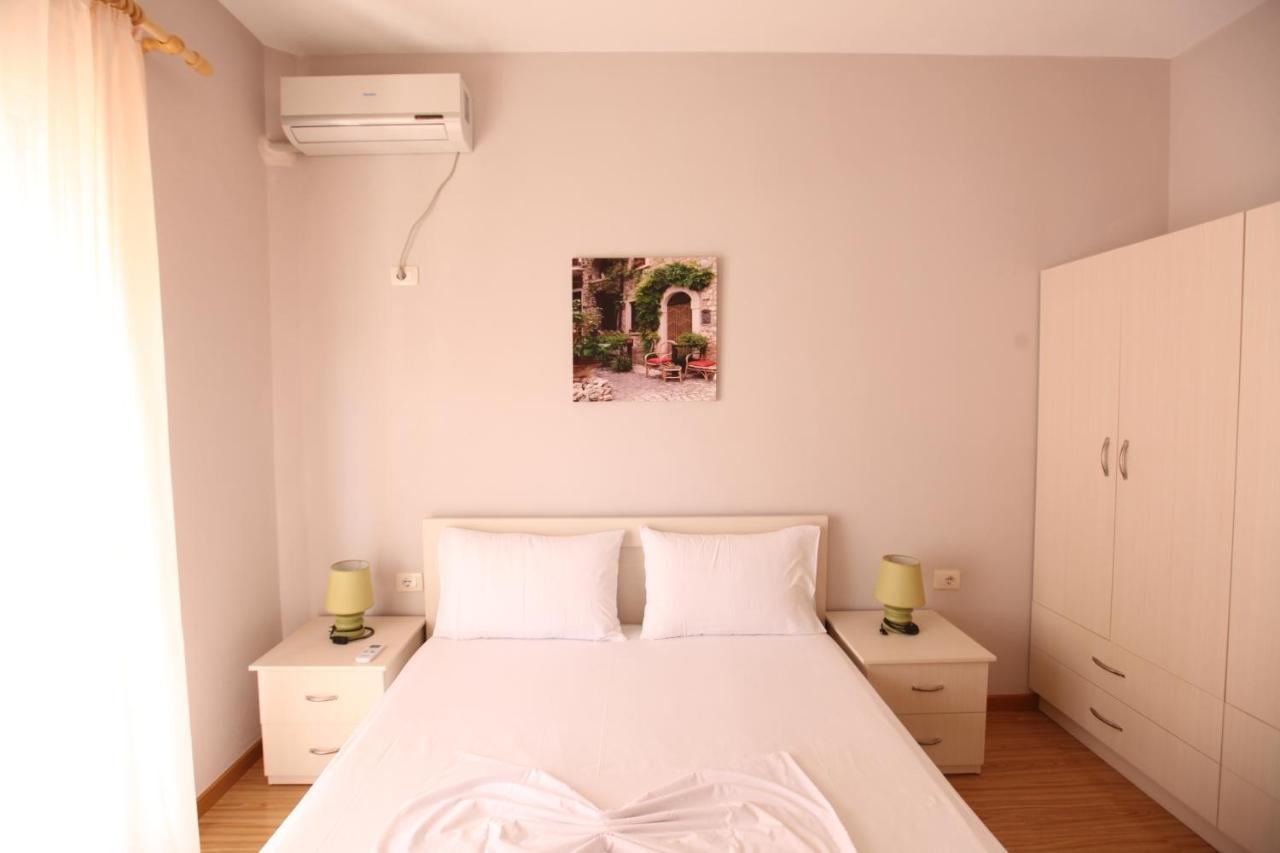 Teo Apartaments Sarande Bagian luar foto