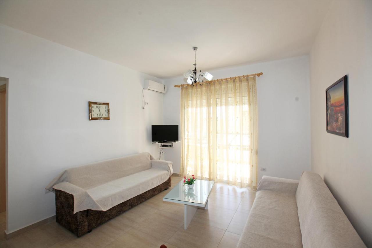 Teo Apartaments Sarande Bagian luar foto