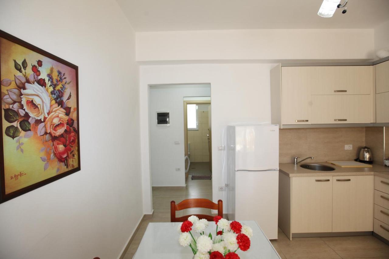 Teo Apartaments Sarande Bagian luar foto
