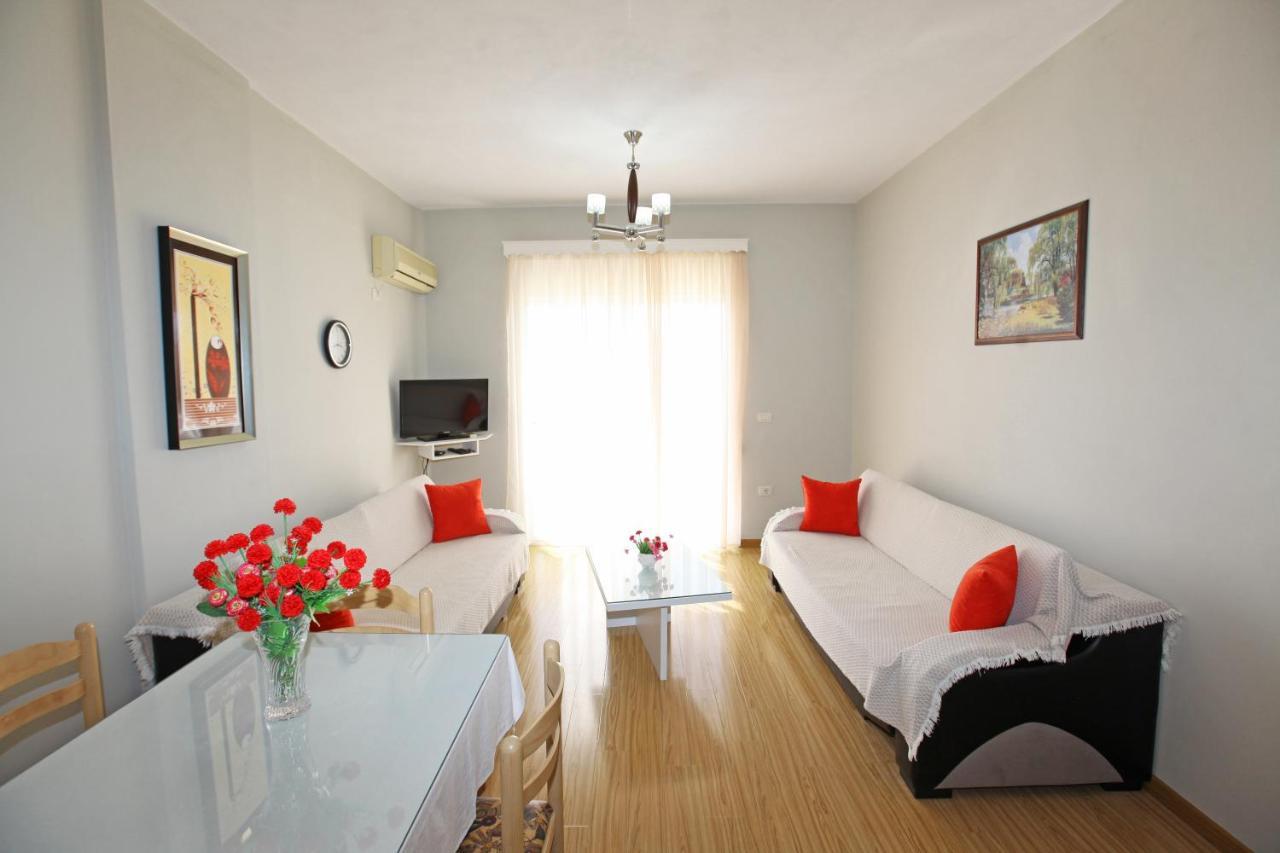 Teo Apartaments Sarande Bagian luar foto