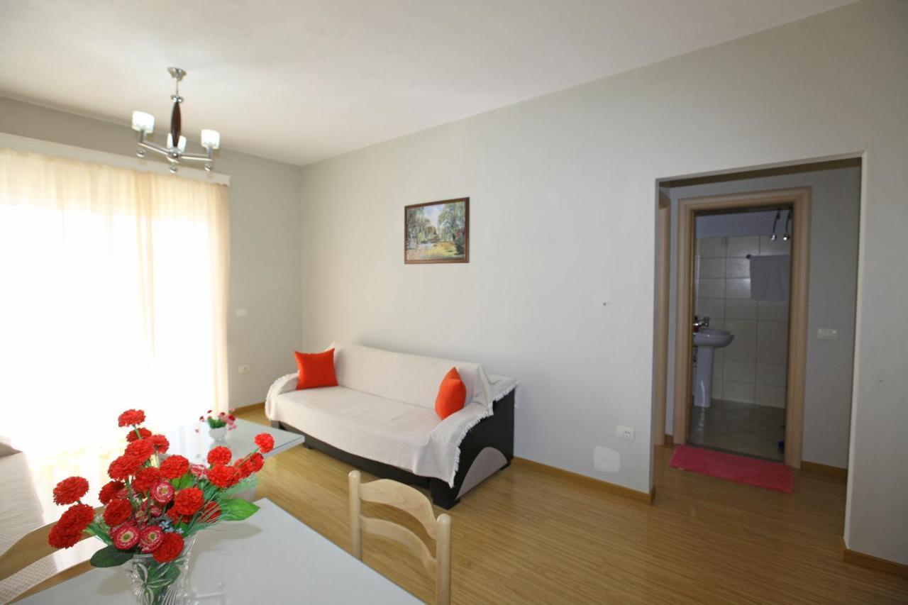 Teo Apartaments Sarande Bagian luar foto
