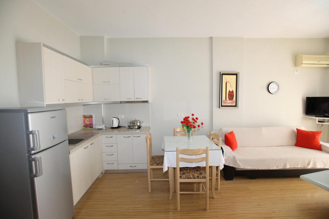 Teo Apartaments Sarande Bagian luar foto