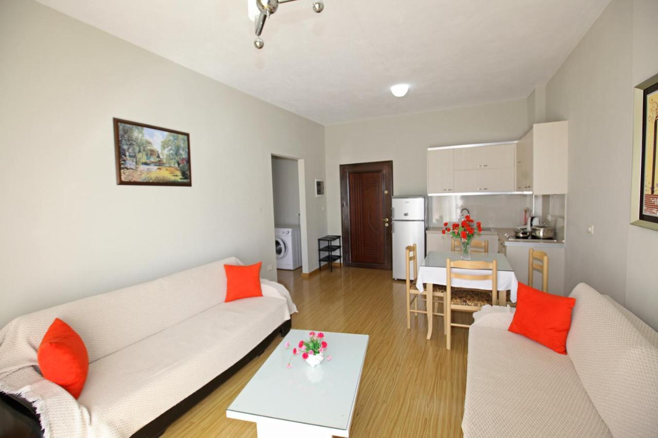 Teo Apartaments Sarande Bagian luar foto
