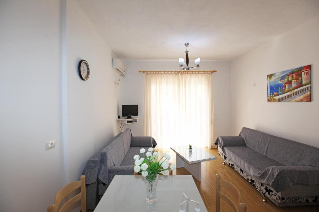 Teo Apartaments Sarande Bagian luar foto