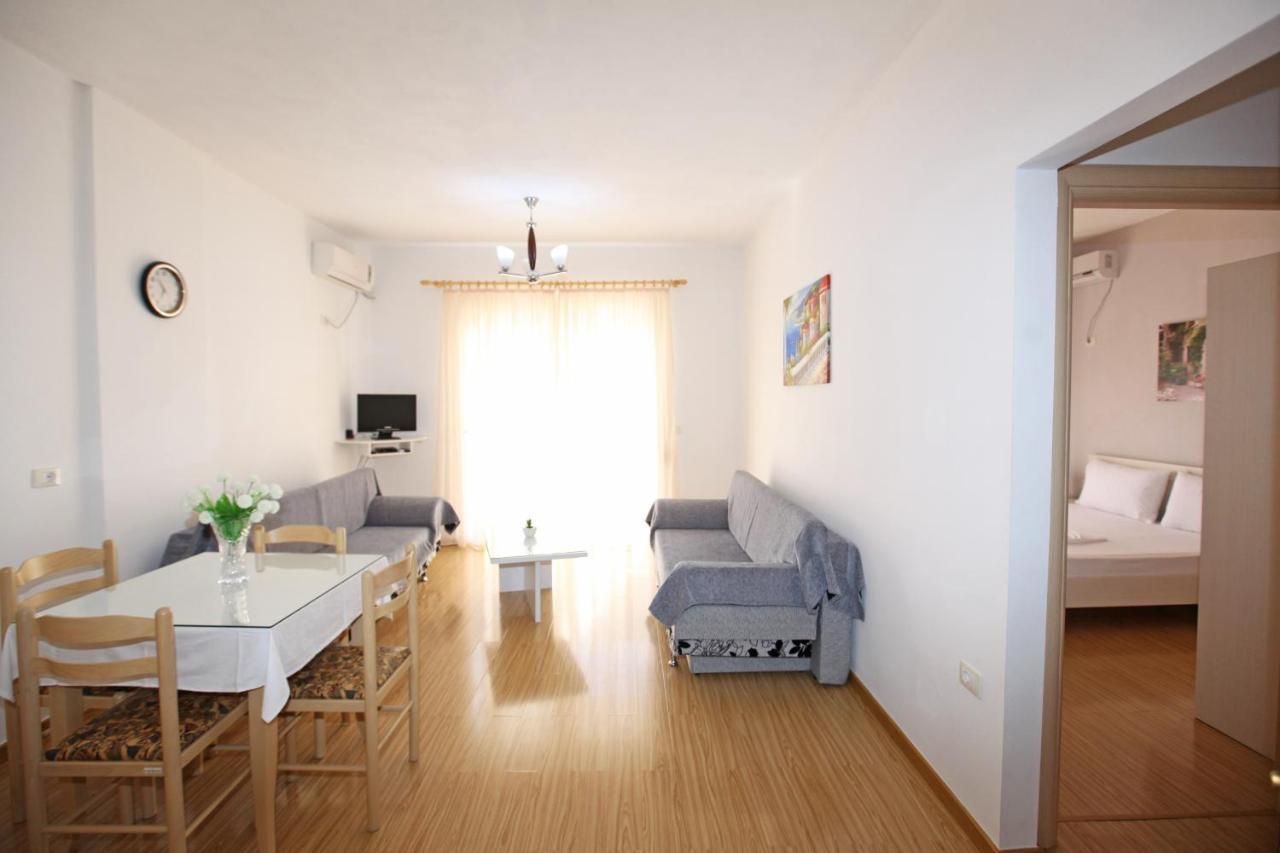 Teo Apartaments Sarande Bagian luar foto