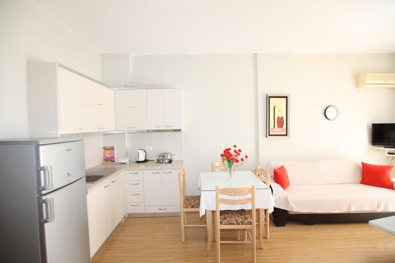 Teo Apartaments Sarande Bagian luar foto