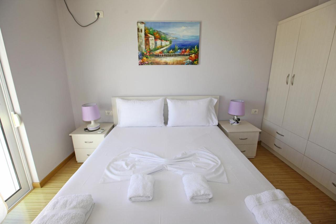 Teo Apartaments Sarande Bagian luar foto