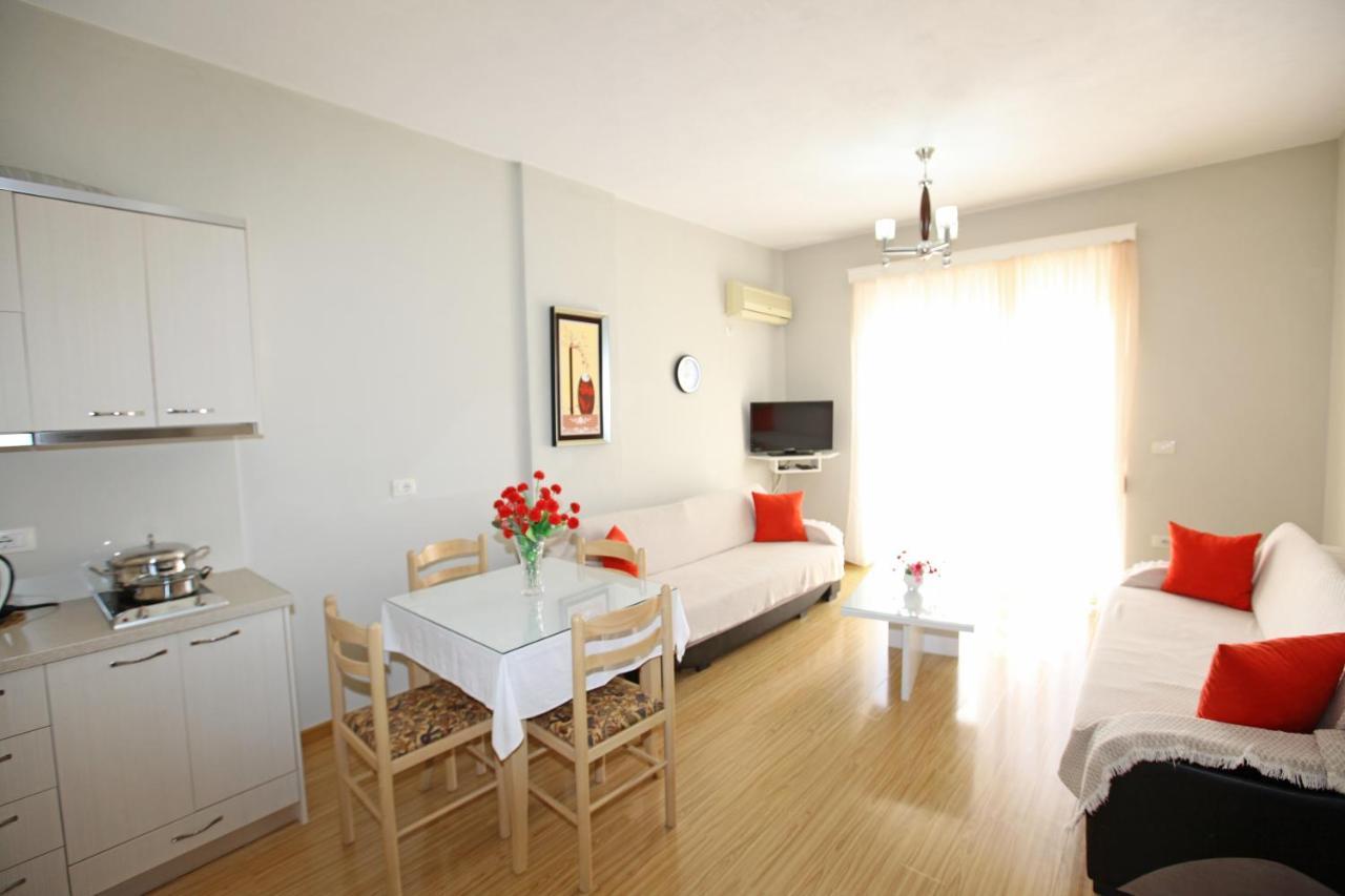 Teo Apartaments Sarande Bagian luar foto